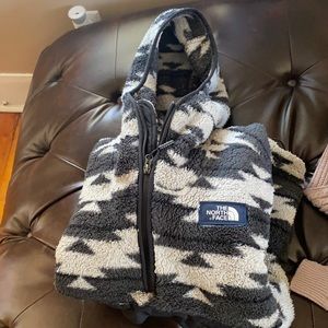 North face hoodie size Medium
